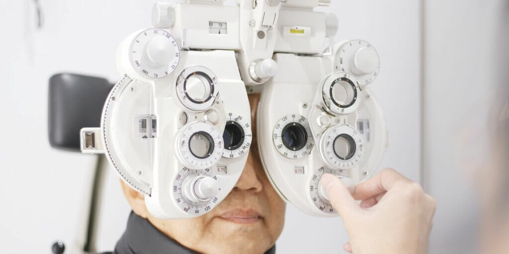 Age-related macular degeneration symptoms