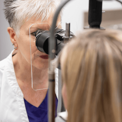 female ophthalmologist assessing a patient for lasik eye surgery in knoxville, tn